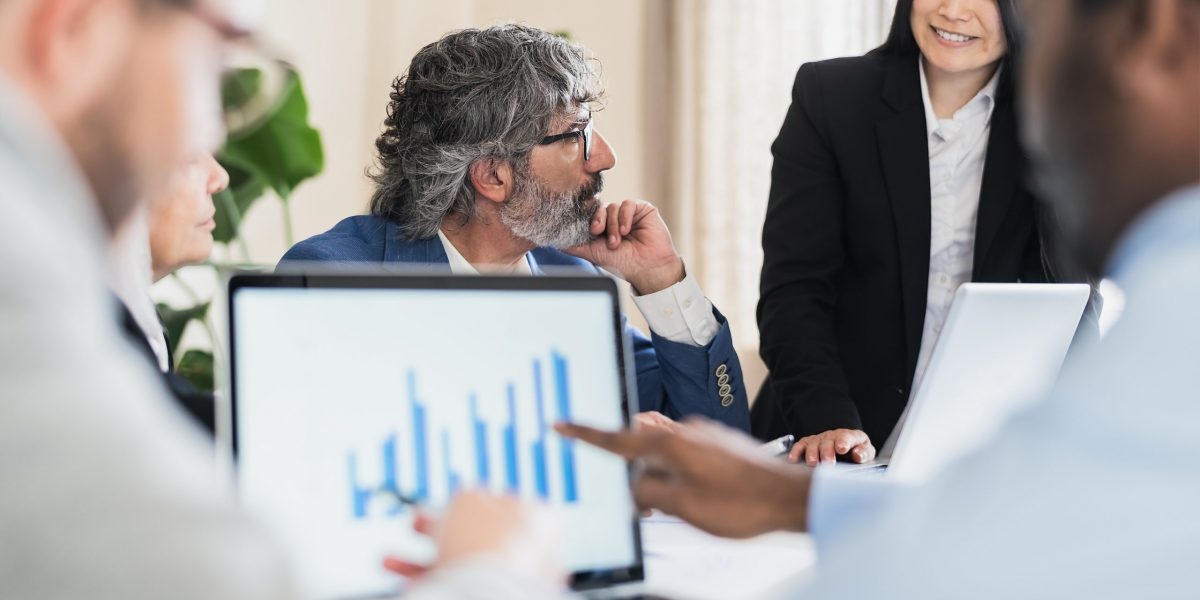 Multiracial business people working on financial markets in modern office - Entrepreneurship concept